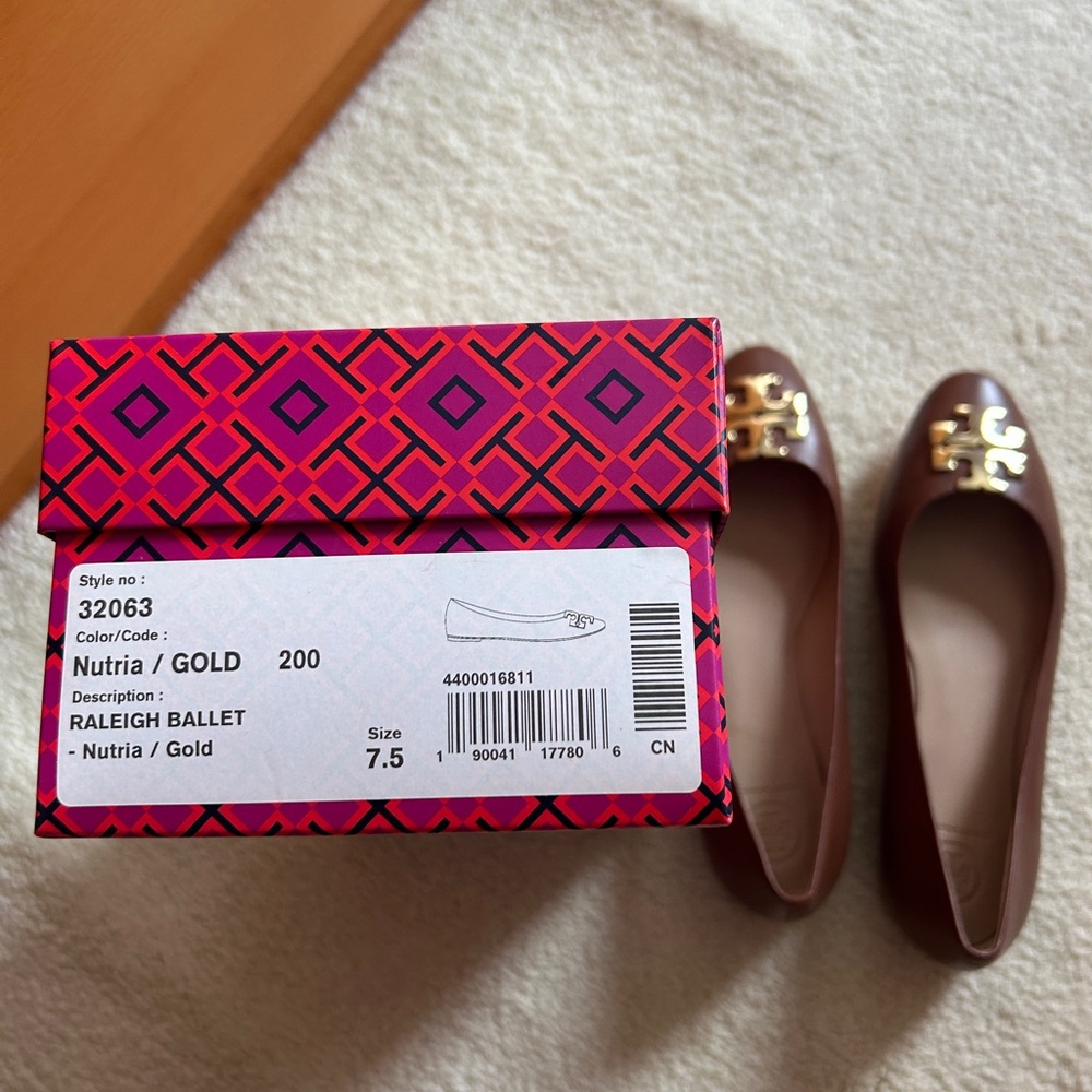 Tory Burch Brown Leather Flats with Gold Logo Plaque size 7.5 - Picture 9 of 9